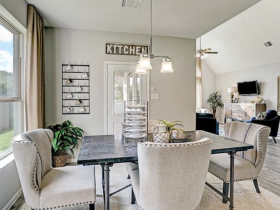 Gorgeous dining room