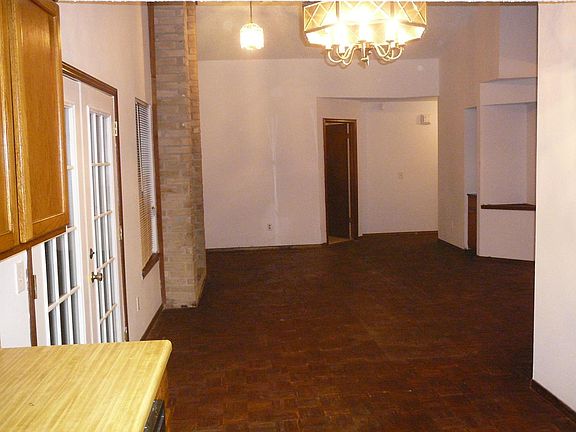 5th image of 1300 Melinda Ln