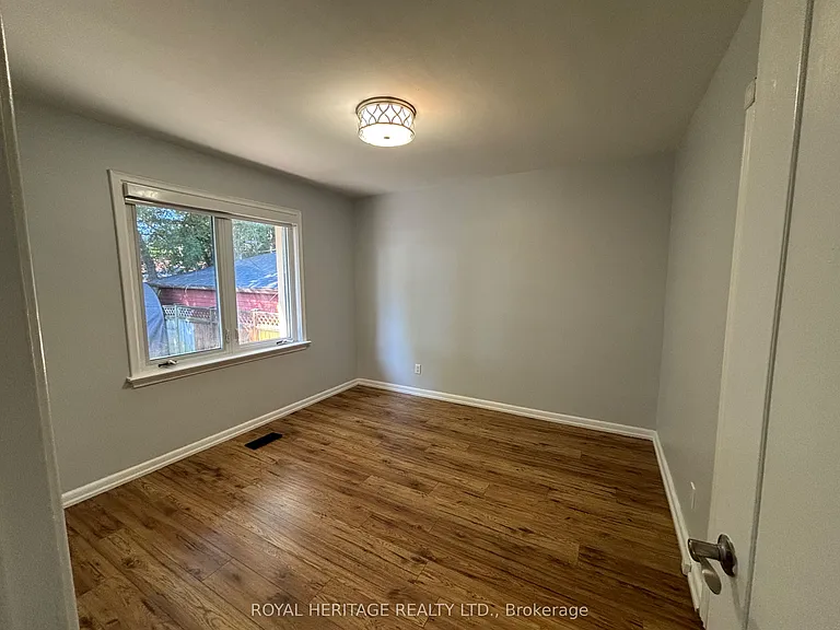 81 Eringate Dr #MAIN FLOOR — Photo 12