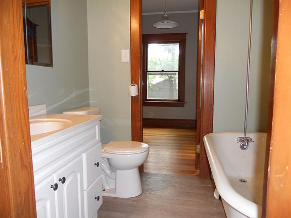 5th image of 1120 12th St NE
