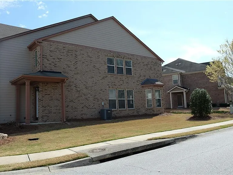 2281 Attewood Dr — Photo 32