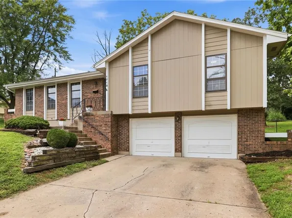 1718 E 97th Ter, Kansas City, MO 64131