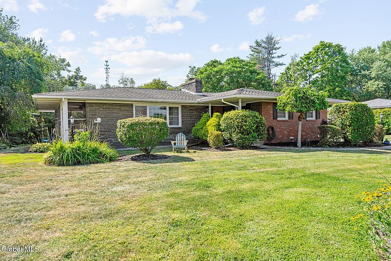 3rd image of 13 Hillcrest Drive