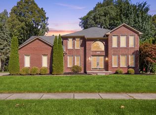 8967 Orchard Dr, Shelby Township, MI 48317