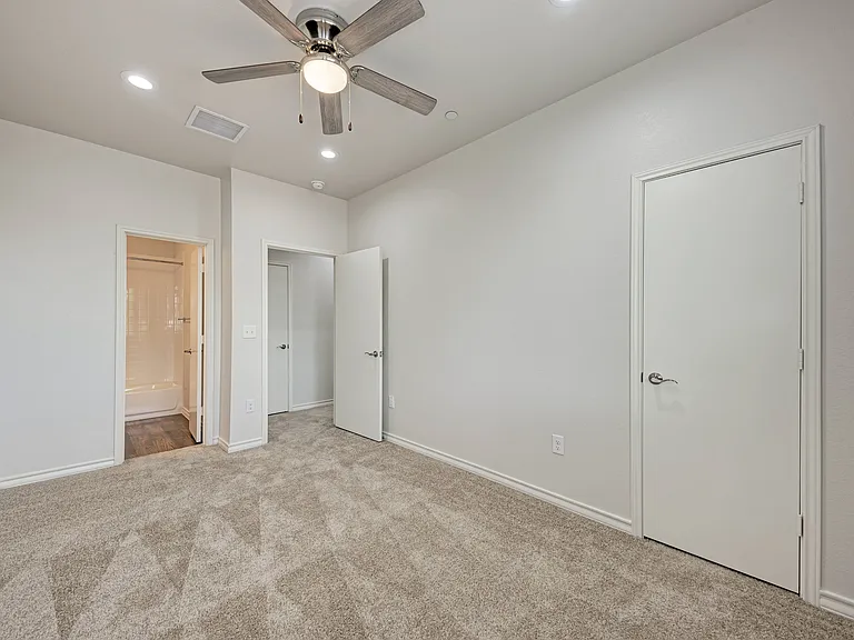 Towne Oaks — Photo 11