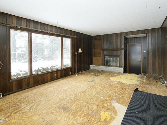 3rd image of 306 Southfield Dr