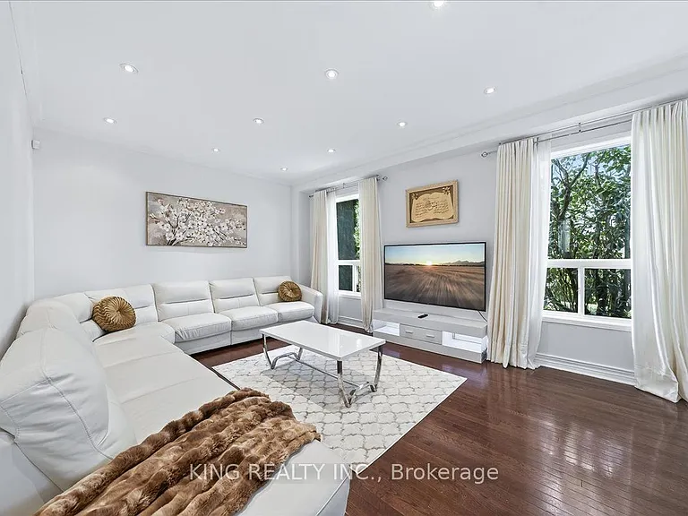 76 Blackburn Dr — Photo 16
