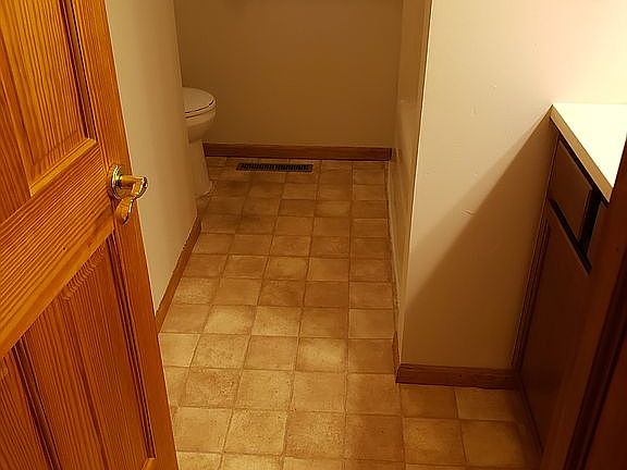 Upstairs Bathroom 
