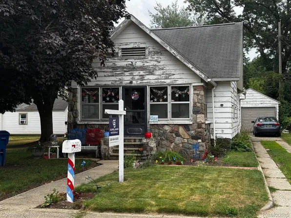 1047 Myrtle Ave, Waterford, MI 48328