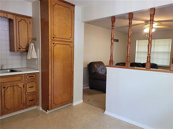 4th image of 11433-35 E 27th Ter S