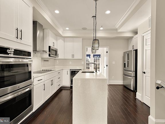 5th image of 1609 Levis St NE