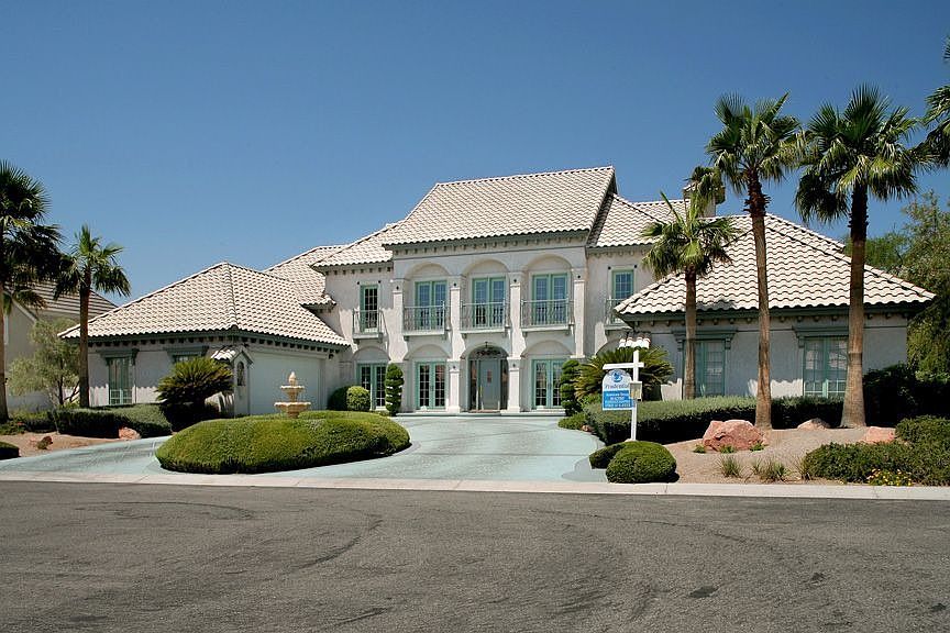1st image of 1701 Oval Cir