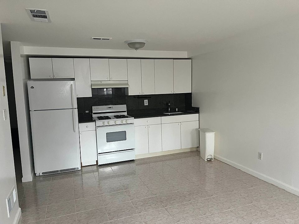 1st image of 210 Wellington Ct #B