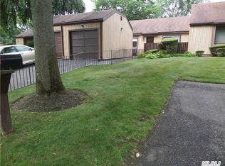 62 Strathmore Gate Dr, Stony Brook, NY 11790