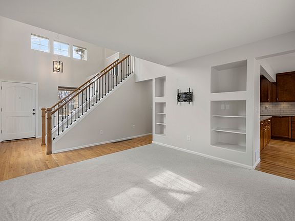 4th image of 1389 Finch St