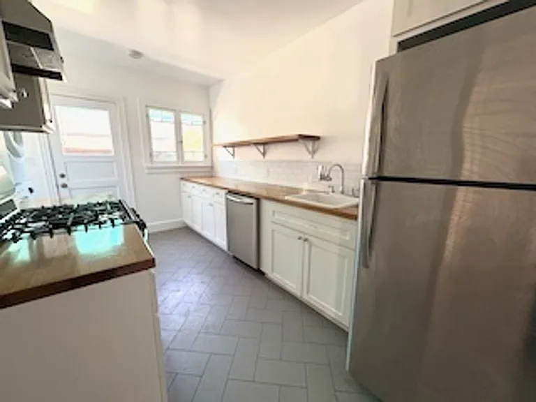 4167 Oakwood Ave — Photo 7