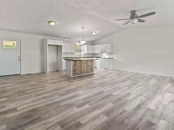 106 Elm St, Lead Hill, AR 72644