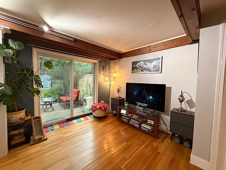 250 Garden St — Photo 3