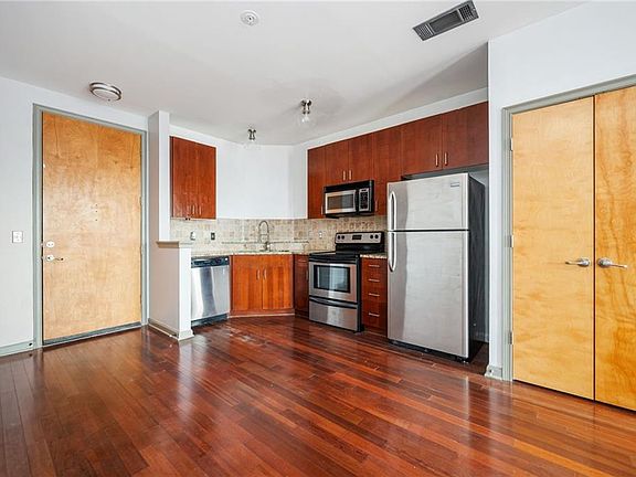 5th image of 898 Oak St SW Unit 1418