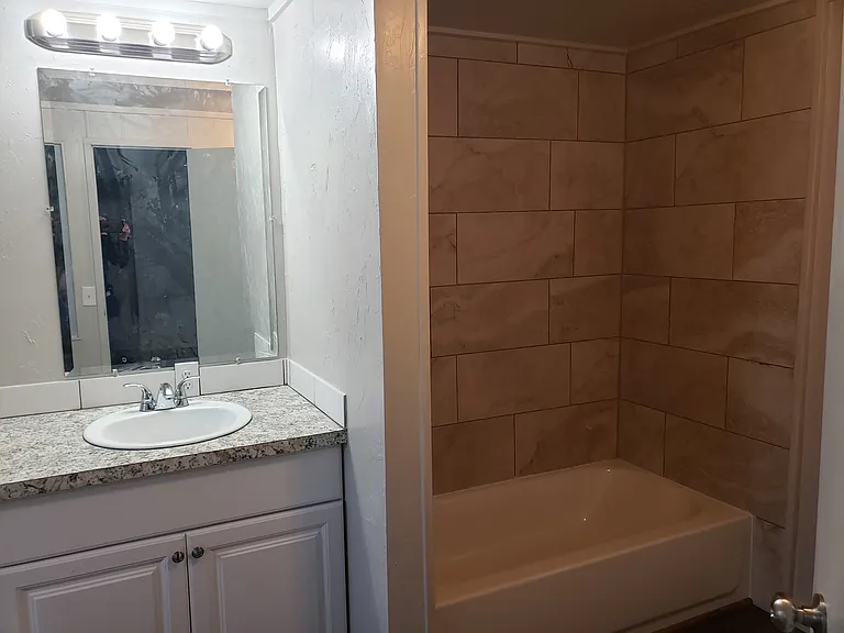 121 Teakwood St — Photo 22