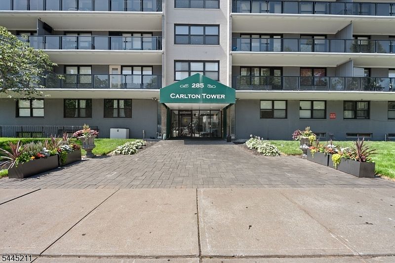 1st image of 285 Aycrigg Ave
