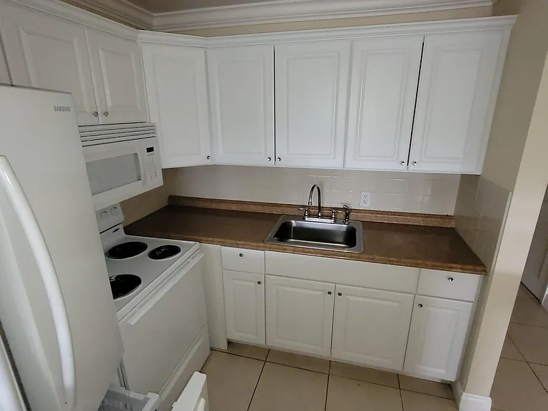 375 Camden Dr #P — Photo 5