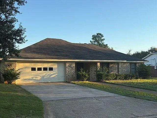2825 Ballard Dr