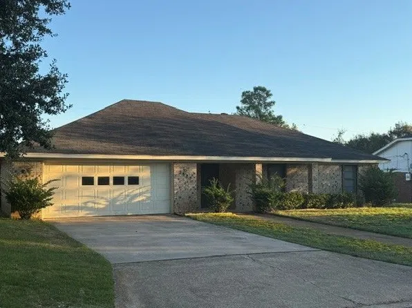 2825 Ballard Dr, Paris, TX 75460