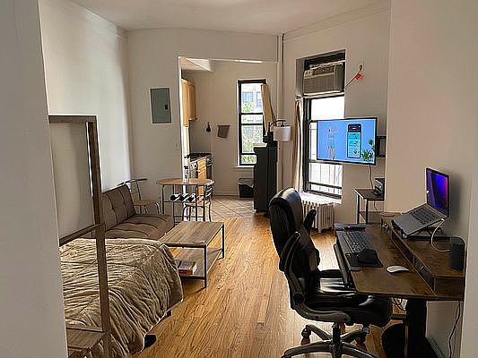 3rd image of 425 E 85th St APT 3C