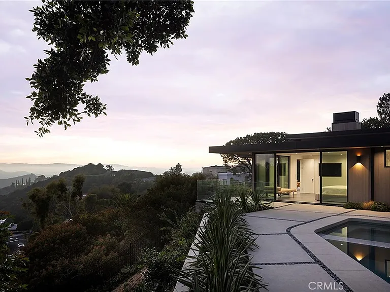9015 Alto Cedro Dr — Photo 45
