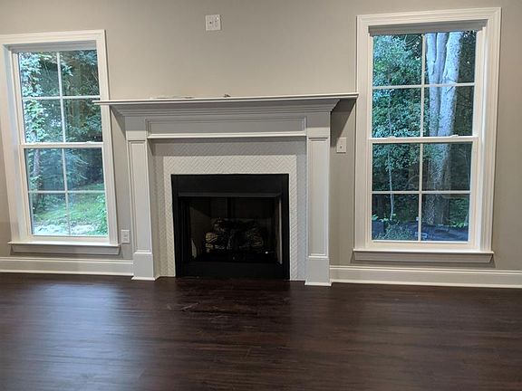 4th image of 255 Stonington Dr