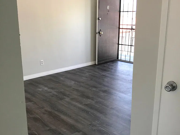 1854 Marine Ave #5 — Photo 11