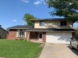 6916 Kent Dr NE, Cedar Rapids, IA 52402