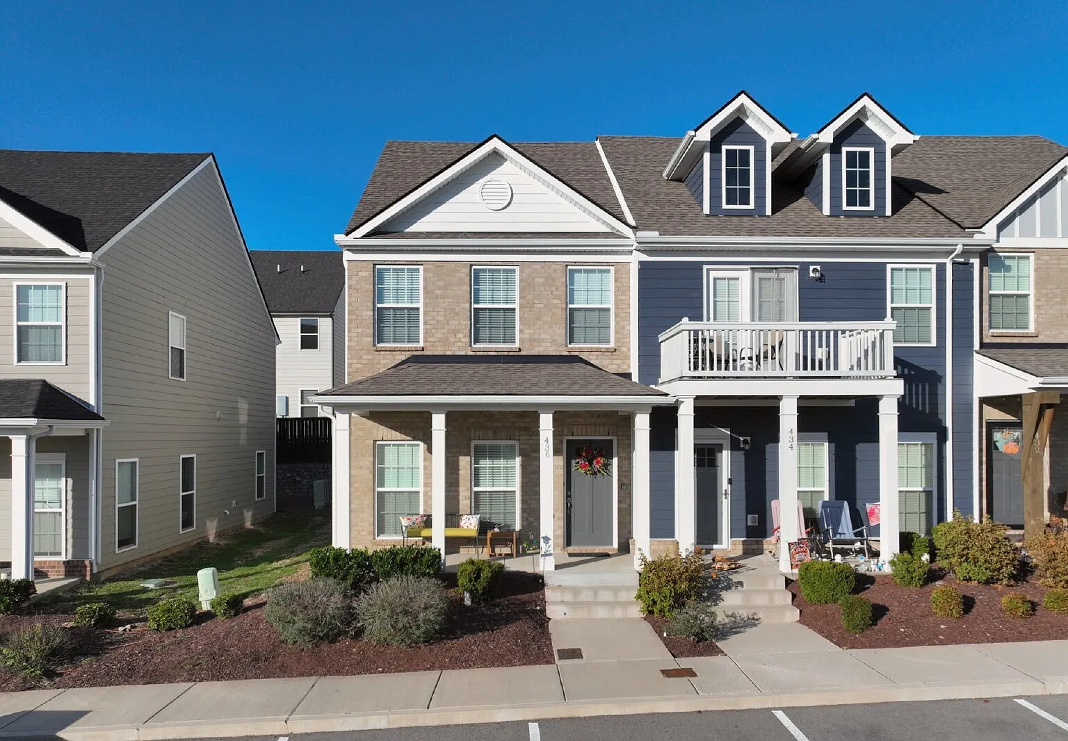 2 bed, 2.5 bath, 1368 sqft, $1,790 — Photo 1