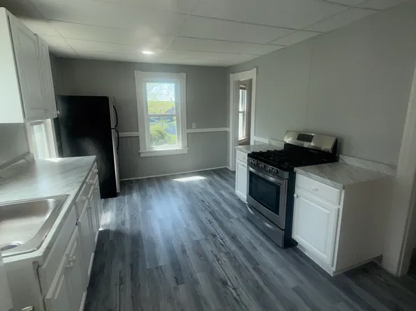 190 Hill St #2F, Waterbury, CT 06704