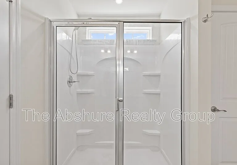 404 Avery Glenn Way — Photo 28
