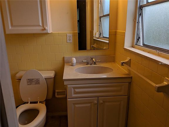 4th image of 4858 Seville Dr