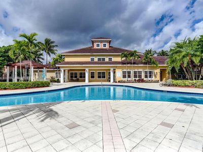 6510 Emerald Dunes Dr APT 302, Royal Palm Beach, FL, 33411
