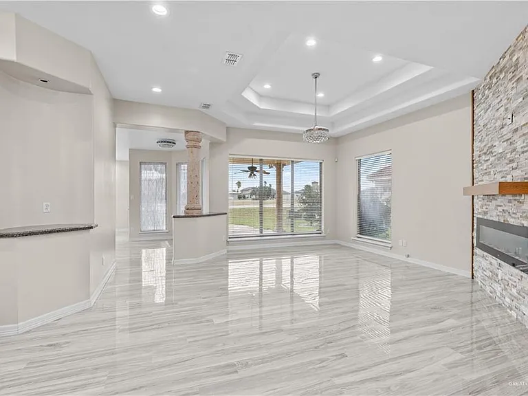 3514 Los Lagos Dr — Photo 10