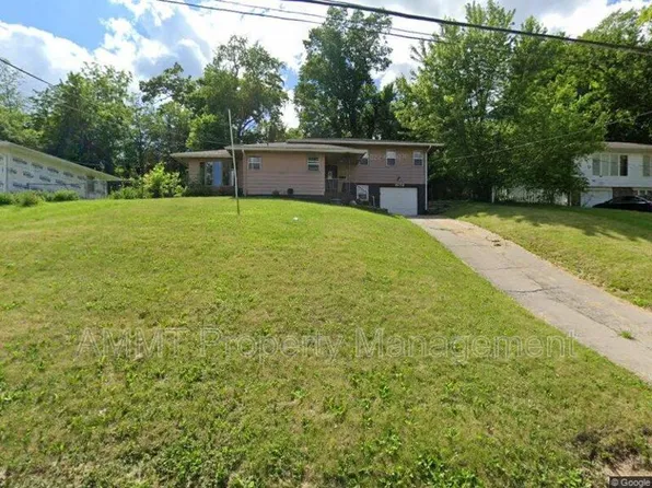 1672 10th St NW, Cedar Rapids, IA 52405