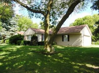 520 Porten Rd, Island Lake, IL 60042