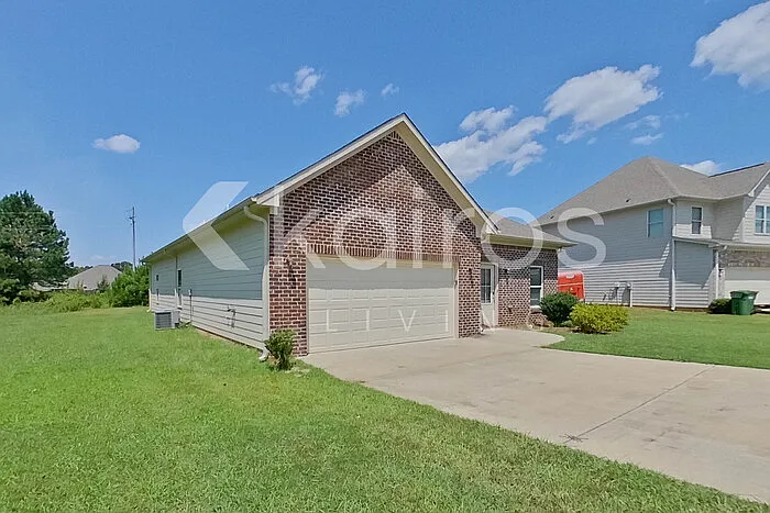 3 bed, 2.0 bath, 1613 sqft, $1,625 — Photo 2