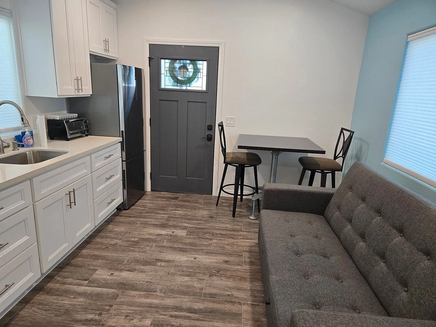 Fully Furnished 1 Bedroom, 1 Bathroom ADU In Fountain Valley! Call Today — Photo 2