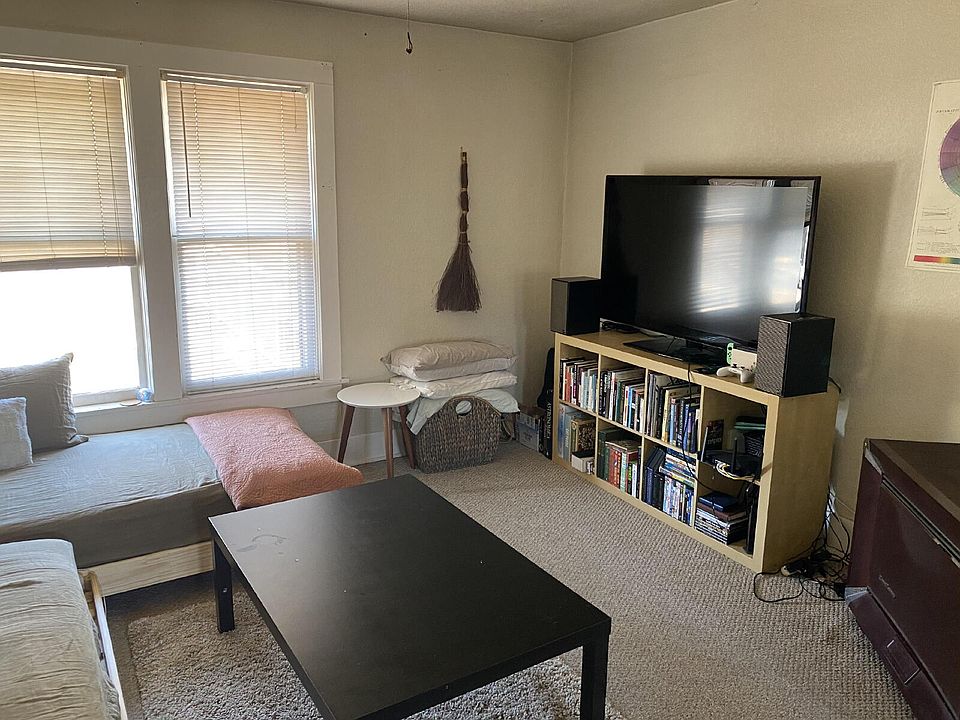 1st image of 409 Lakeway Dr #201