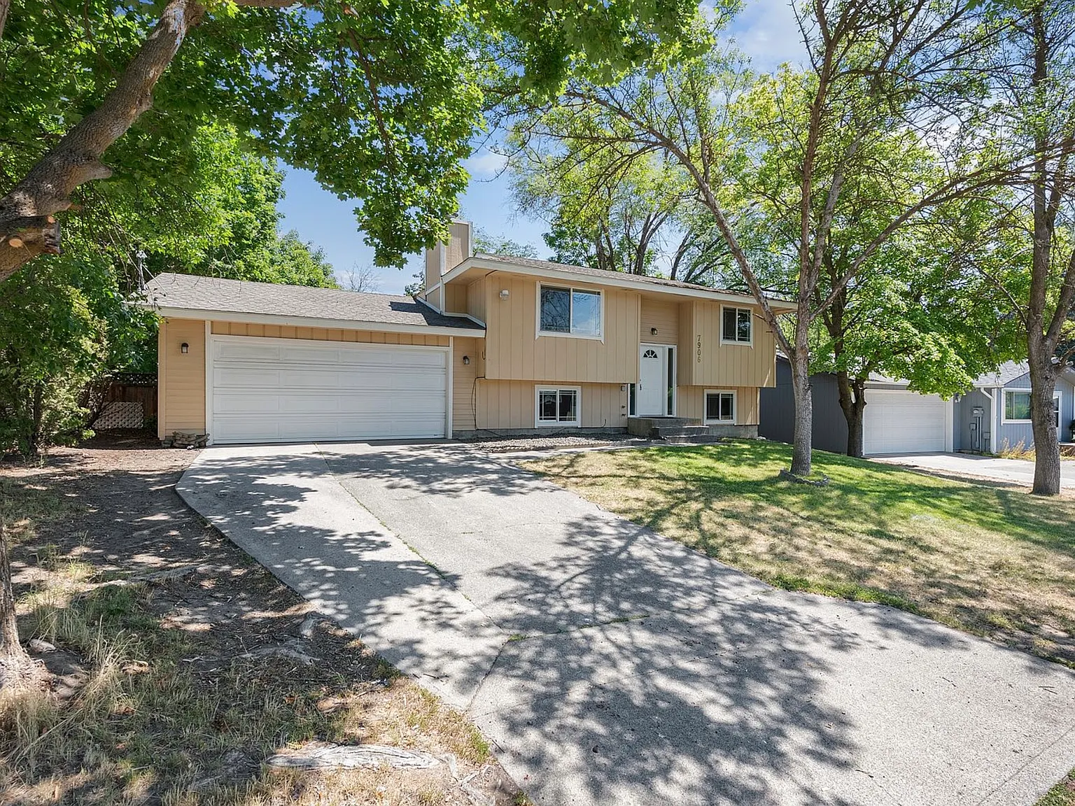 4 bed, 1588 sqft, $2,690 — Photo 2