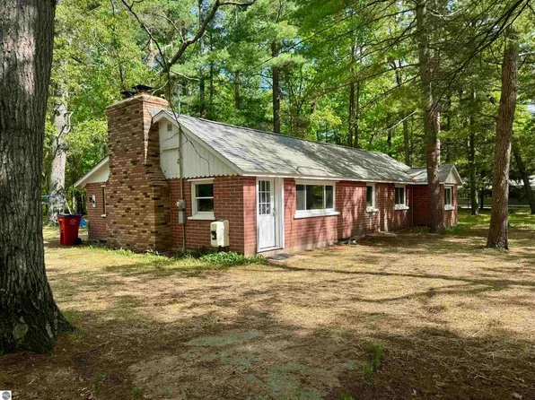 84 N Imperial Dr, Tawas City, MI 48763