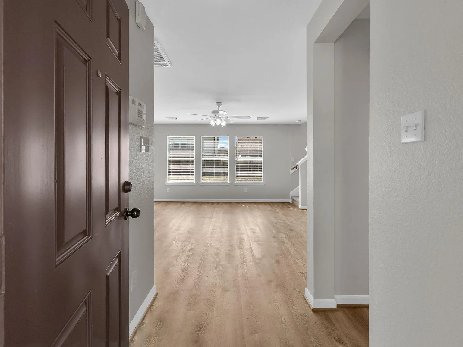 4 bed, 2.5 bath, 1858 sqft, $1,895 — Photo 3
