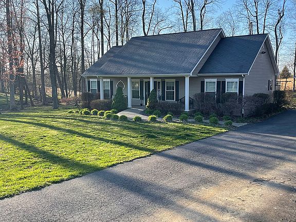 3rd image of 62 Dogwood Dr