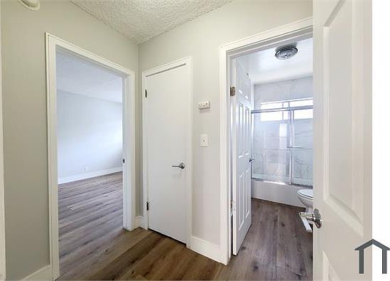 4th image of 13425 Vanowen St APT 12A