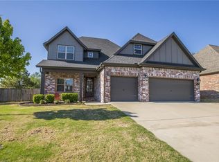 4100 Willowbend Dr, Rogers, AR 72758